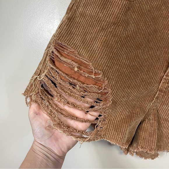 SHE + SKY Caramel Brown Distressed HI-RISE Corduroy Shorts - Size MEDIUM - Picture 3 of 8